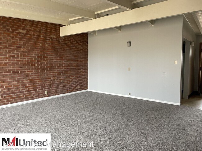 Building Photo - 3 br, 1 bath House - 2805 Niobrara