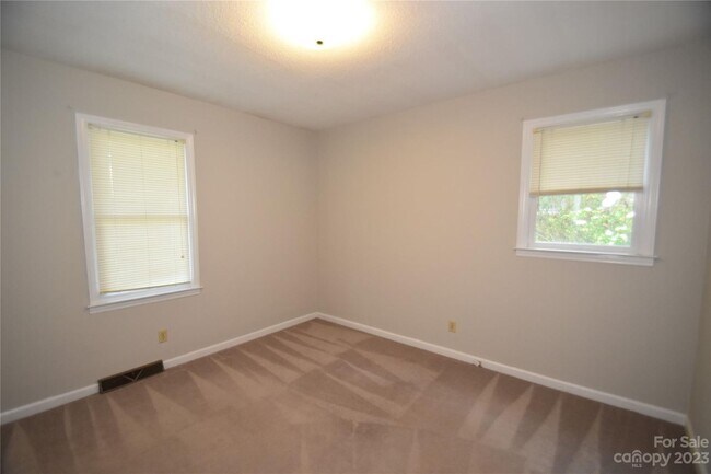 Building Photo - 111 Pearl Cir