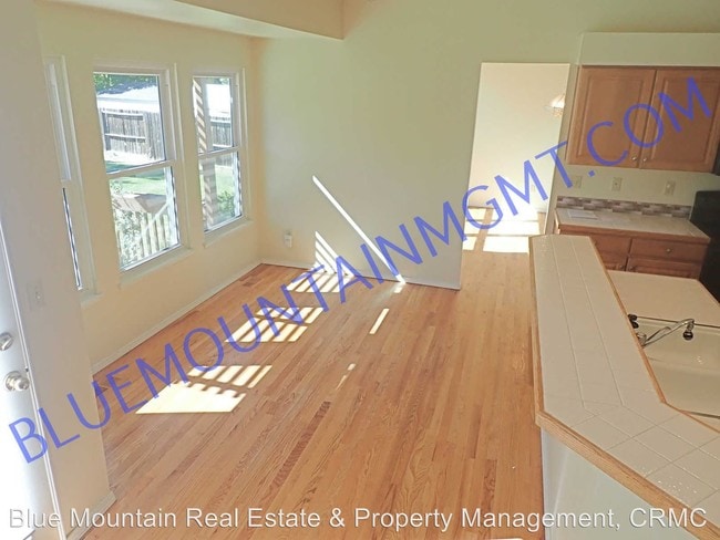 Building Photo - 6 br, 4 bath House - 8850 Edgefield Drive