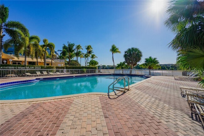 Foto del edificio - 9367 Fontainebleau Blvd