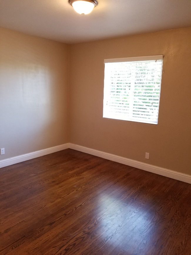 Building Photo - 4 Bed 2 Bath Single Family Home In Concord...