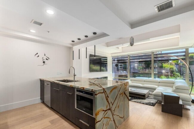 Foto del edificio - 7137 E Rancho Vista Dr