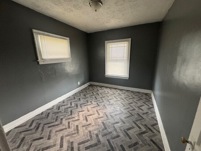 Foto del edificio - 3037 E 121st St