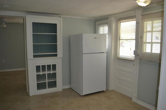 Photo - 305 S K St Apartments