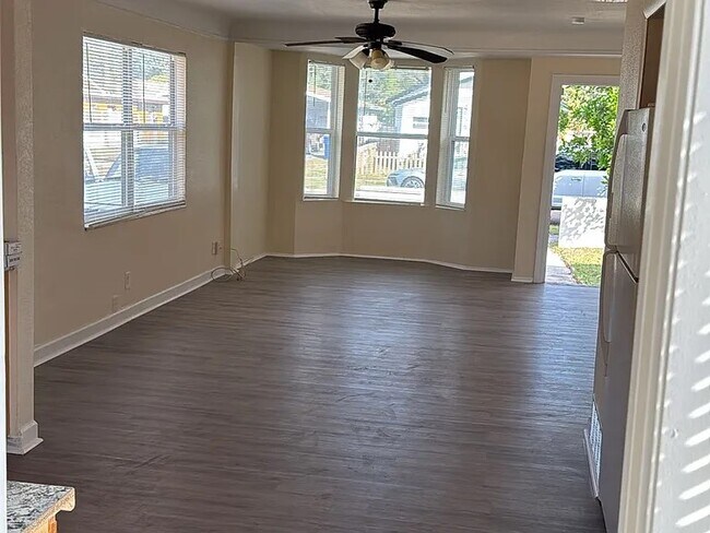 Building Photo - 2521 18th Ave S