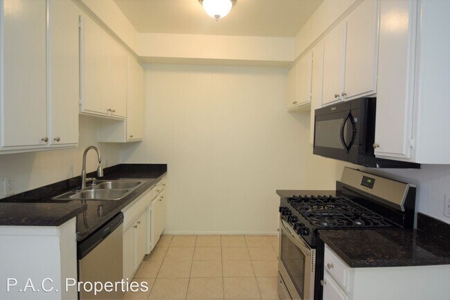 Building Photo - 2 br, 2 bath Apartment - 11107 La Maida St...