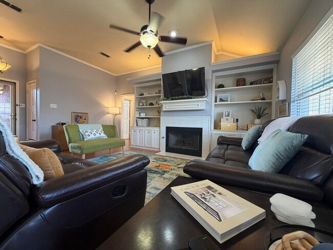 Foto del edificio - 1021 Kirby Ave