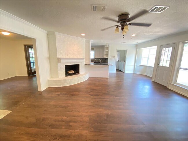 Building Photo - 12846 Westmere Dr