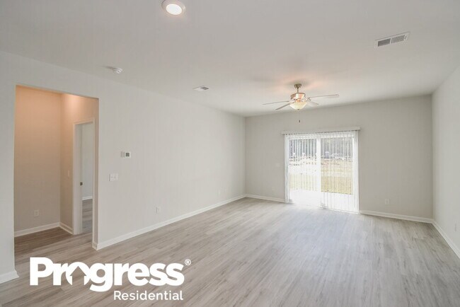 Building Photo - 52 Kenwood Dr