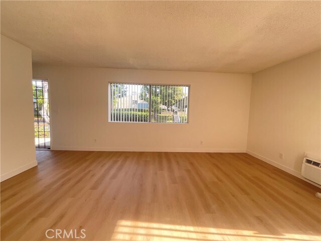 Foto del edificio - 2672 Milton Ave