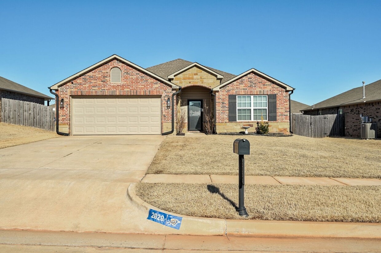 Gorgeous 4 Bed 2 Bath Home in Heart Of Mustang!! - Gorgeous 4 Bed 2 Bath Home in Heart Of Mustang!!