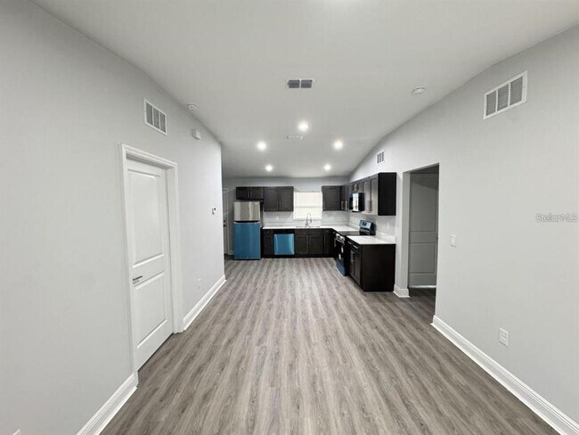 Foto del edificio - 804 Ware Ave NE