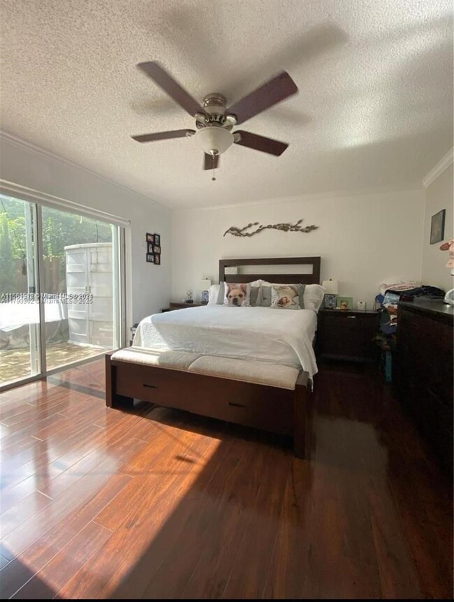 Foto del edificio - 5596 NW 102nd Ct