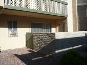 Building Photo - 808 S Langley Ave