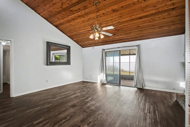 Foto del edificio - 569 Arcadia Dr