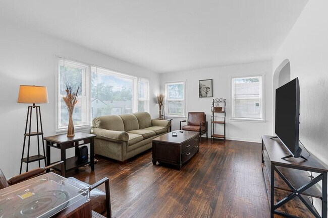 Building Photo - 6563 Julian Ave