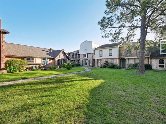 Building Photo - 1812 Saxony Ln