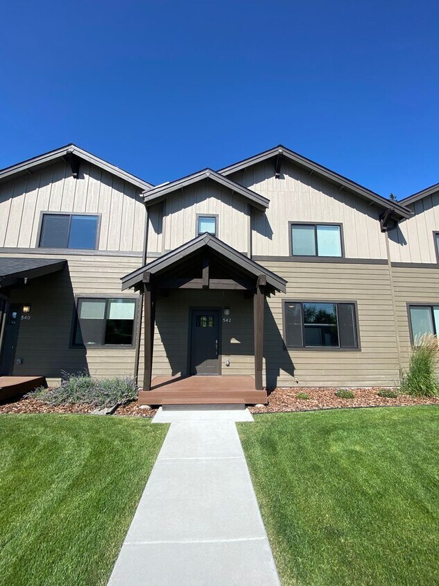 Primary Photo - Gorgeous New 3 bedroom Furnished Whitefish...