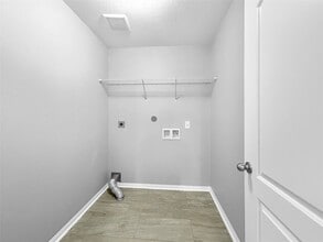 Building Photo - 12101 Seacrest Ln