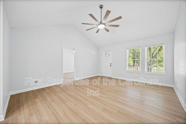 Foto del edificio - 425 Griggs Rd