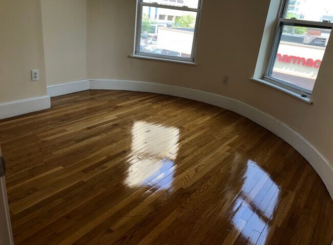 Foto del edificio - 883 Harrison Ave