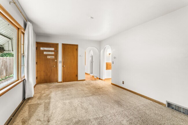 Building Photo - 1828 Schlimgen Ave