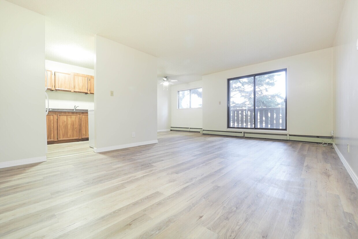 Building Photo - Heritage Manor