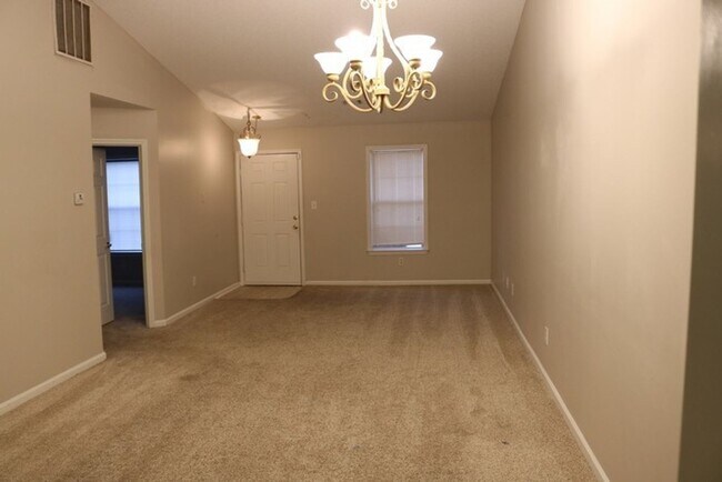 Building Photo - Town House For Rent in Augusta!