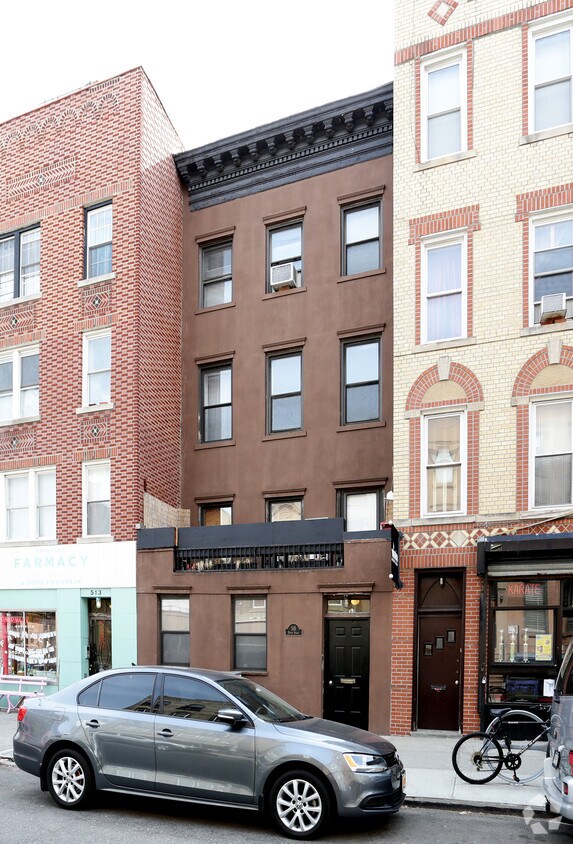 Primary Photo - 515 Henry St