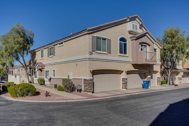 Building Photo - ** COMING SOON!!! ** Charming Henderson Townhome with Double-Sided Fireplace, Stainless Steel Kit...