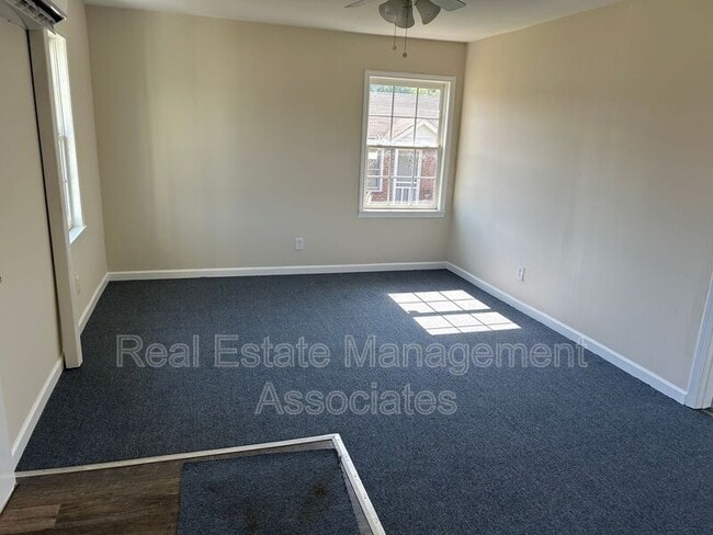 Building Photo - 728 W Taylor St