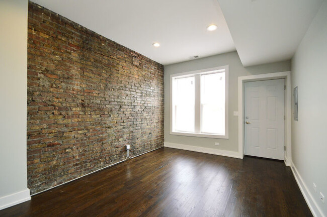 Foto del edificio - 2721 W Division St