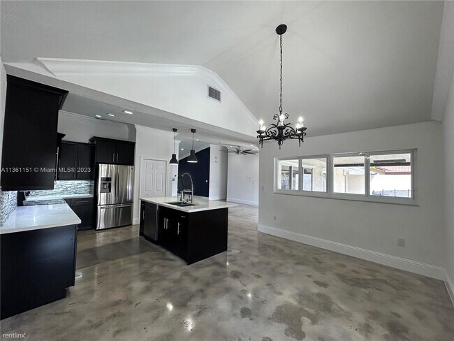Building Photo - 4 br, 2 bath House - 9350 NW 34th Ct
