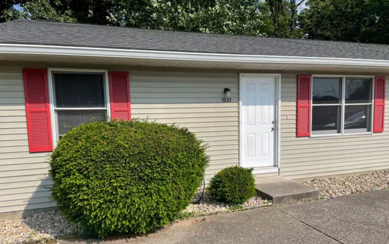 Foto principal - 3 bedroom/ 2 bath