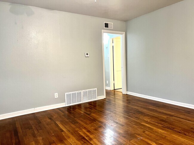 Building Photo - 3809 Lasker Ave
