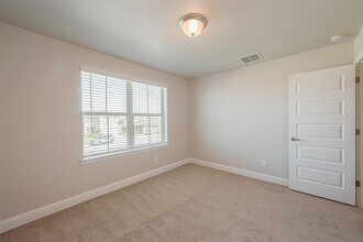Building Photo - 462 Aurora Creek Ln