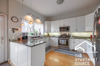 Building Photo - 1723 N Wood St