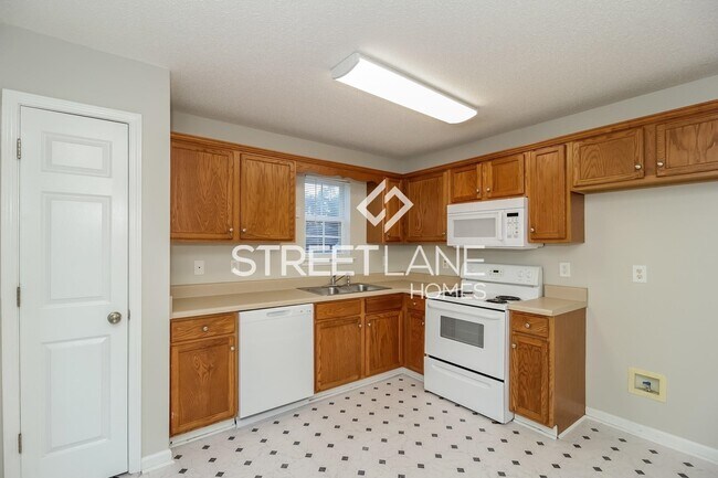 Building Photo - 207 Oakwood Pl