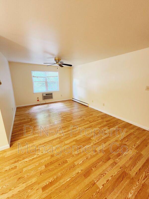 Building Photo - 404 Woodcliff Ave