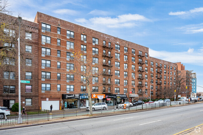 Foto del edificio - 10230 Queens Blvd