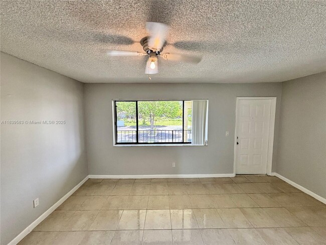 Building Photo - 1822 Meadows Cir W
