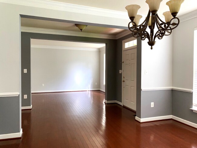 Building Photo - 10030 Willow Ridge Way