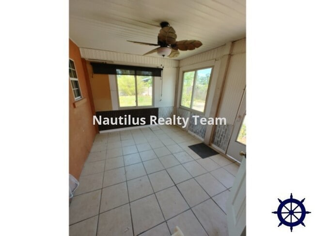 Building Photo - 1706 E 6th St