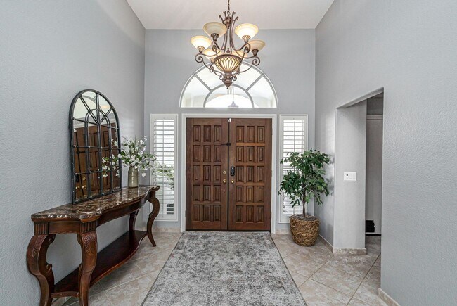 Foto del edificio - Luxury fully furnished single-story home w...