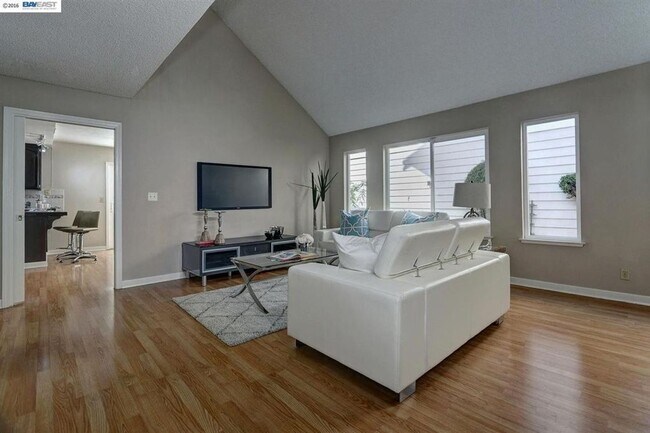 Foto del edificio - $4100 / 3BR GORGEOUS ARDENWOOD HOME IN NORTH FREMONT