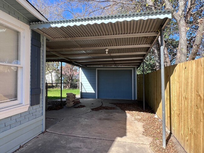 Building Photo - 215-Jennings ave