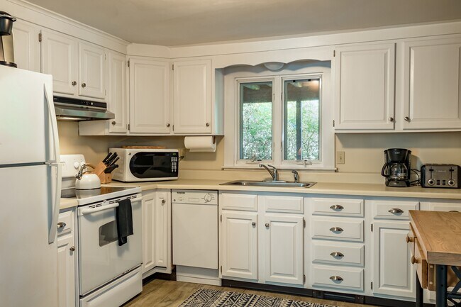 Building Photo - 3 Bemis Rd