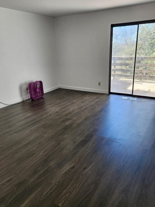 Building Photo - Duplex in Lake California