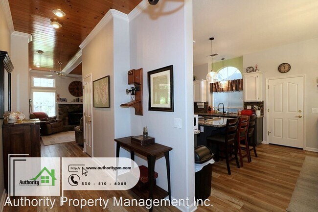 Building Photo - 3 br, 2 bath House - 1891 Edgewood Dr.