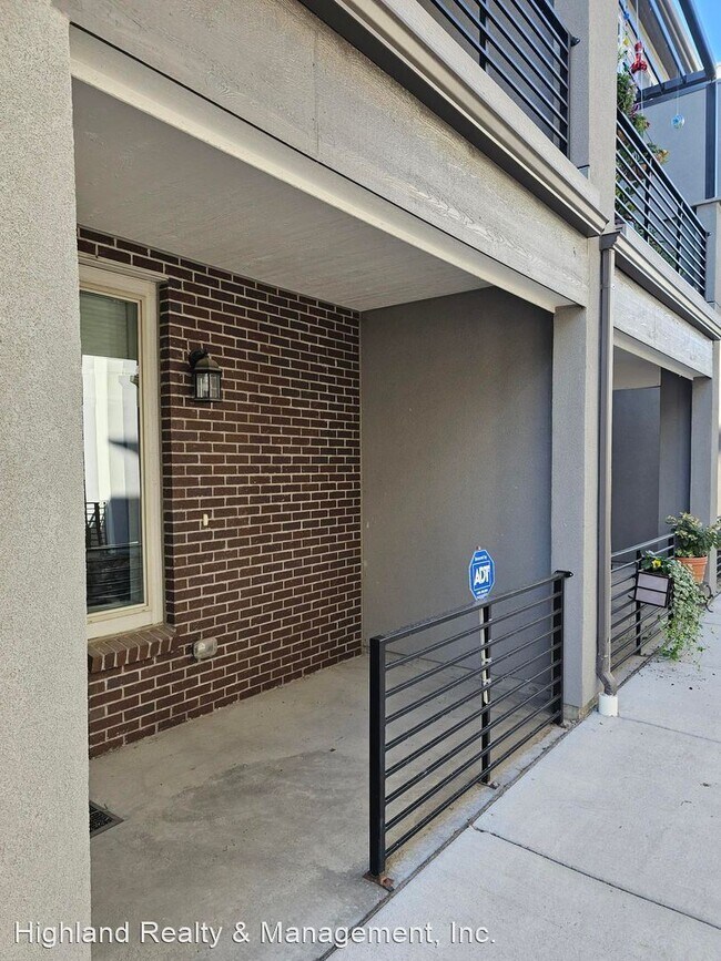 Foto del edificio - 2 br, 3.5 bath House - 4245 E Iliff Ave #4